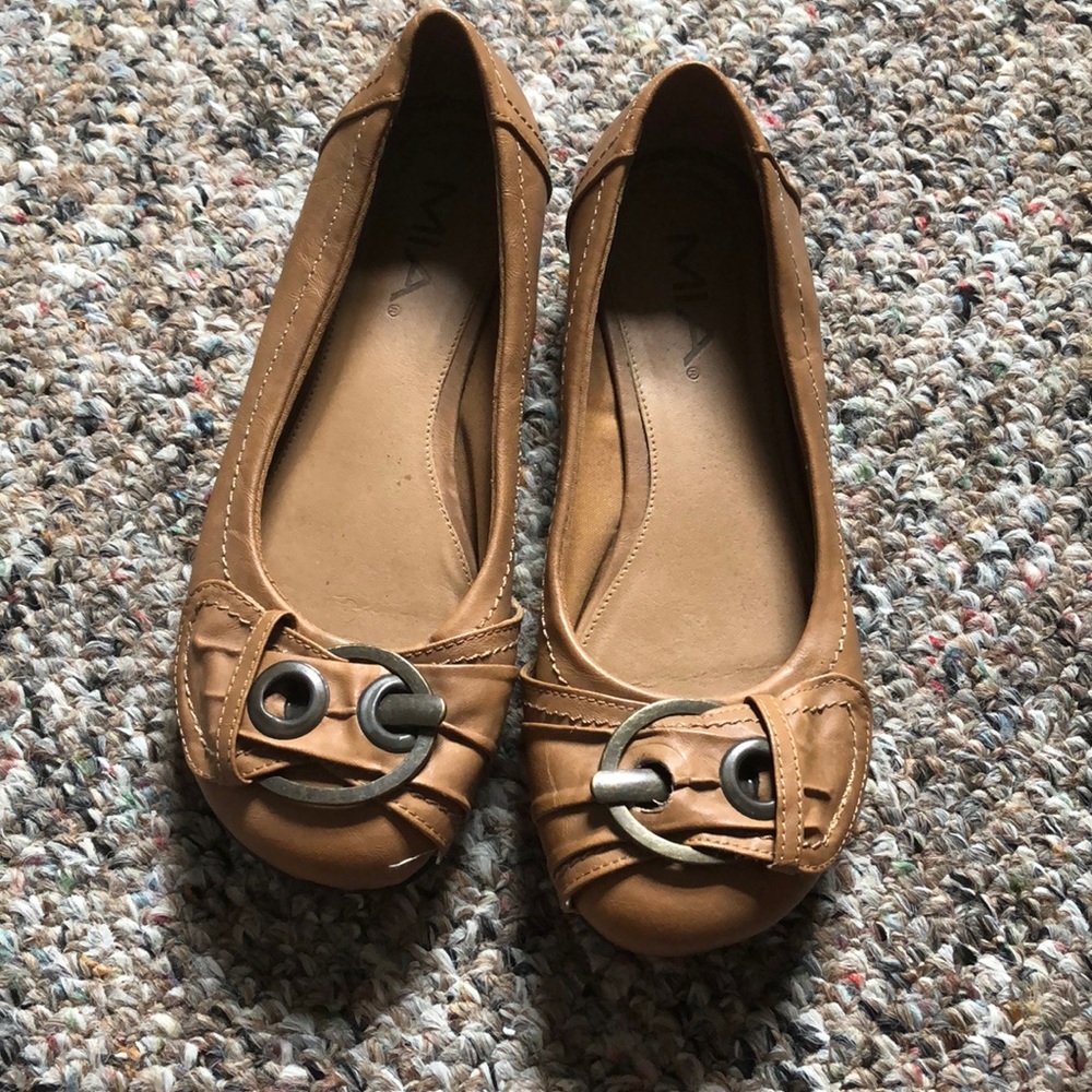Buckle shoes